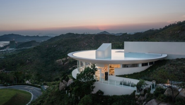 THE LIBRARY WITH A POOL ON THE ROOF IN CHINA